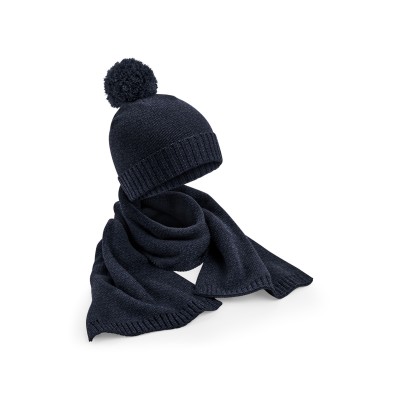 Set regalo sciarpa e berretto lavorati a maglia Set regalo sciarpa e berretto lavorati a maglia