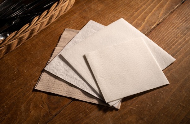 Tovaglioli da cocktail con piega a 1/4 - stampa fino a 5 colori - FA-8413 Tovaglioli da cocktail con piega a 1/4 - stampa fino a 5 colori - FA-8413