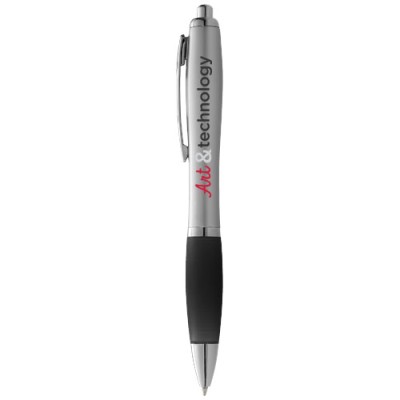 Penna a sfera con fusto argento e impugnatura colorata Nash (inchiostro blu) Penna a sfera con fusto argento e impugnatura colorata Nash (inchiostro blu)