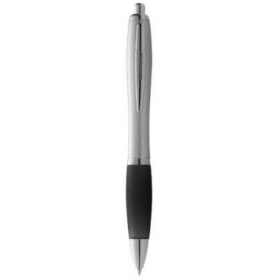 Penna a sfera con fusto argento e impugnatura colorata Nash (inchiostro blu) Penna a sfera con fusto argento e impugnatura colorata Nash (inchiostro blu)